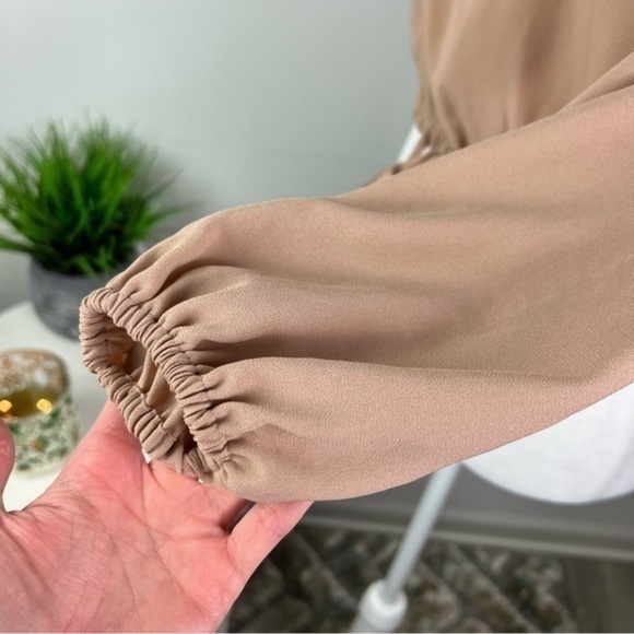 Aritzia Wilfred Shirt Womens size XS Tan Exposed Shoulder Eleanora blouse - Picture 6 of 13